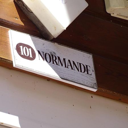 Du Cote De Chez Sam Hotel Andelaroche Екстериор снимка